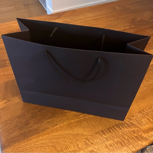 Black (Set of 4) Gift Bags for Wedding with Cord Handle (16x6x12in) - Picture 3 of 5